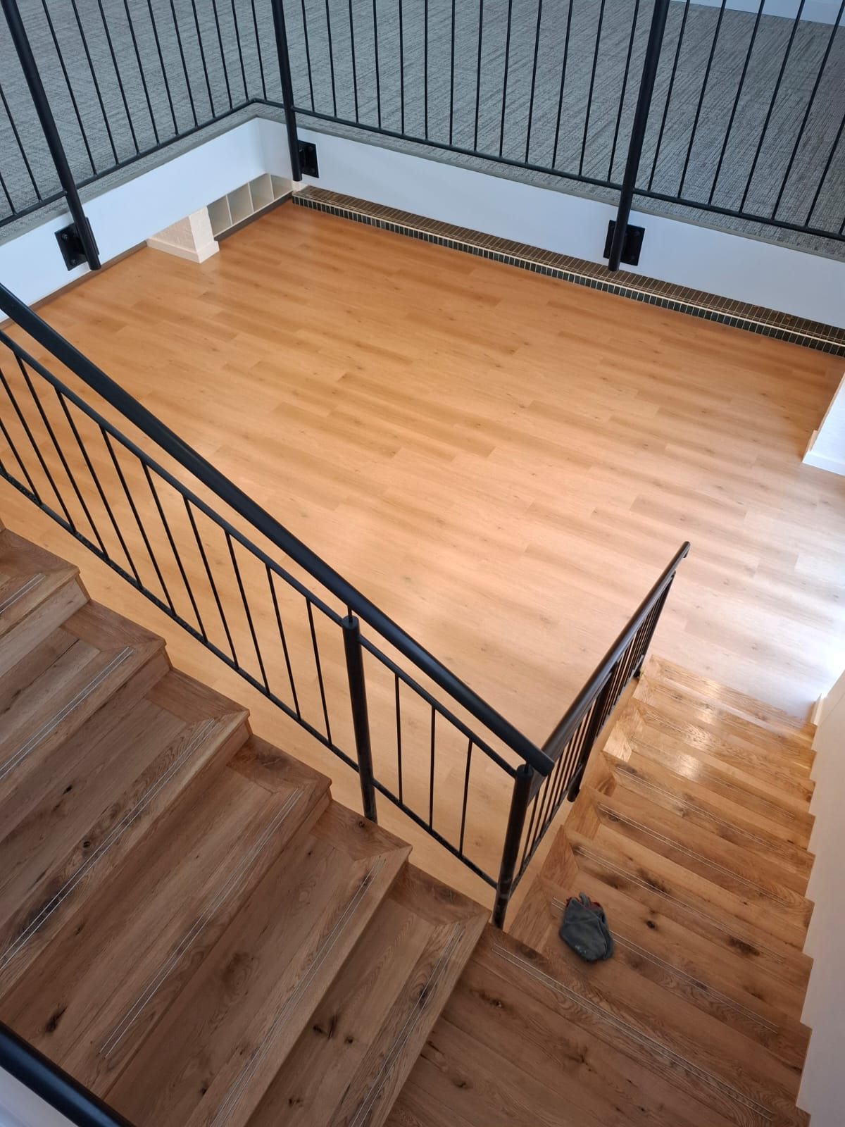 Engineered-oak staircase, vinyl and carpet tiles at Rhenish Girls High School, Stellenbosch
