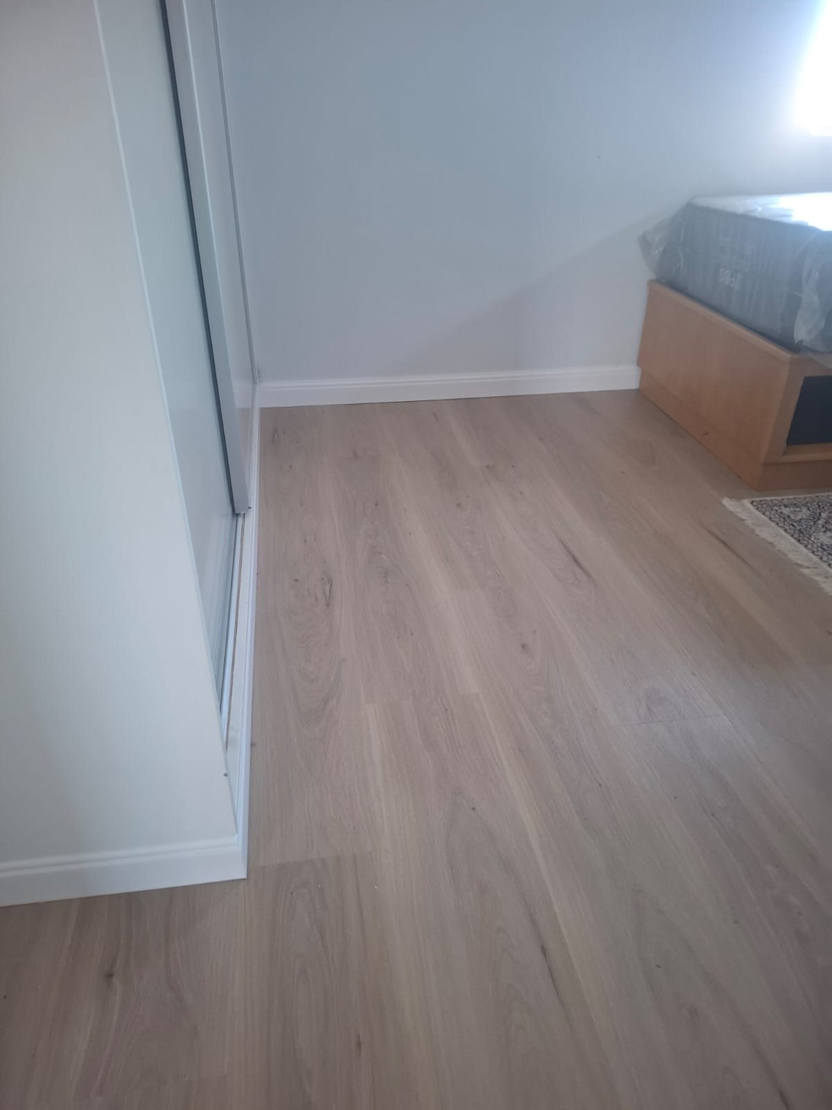Aspen SPC Italian Oak floated over a cold epoxy floor in a Sunset Beach home