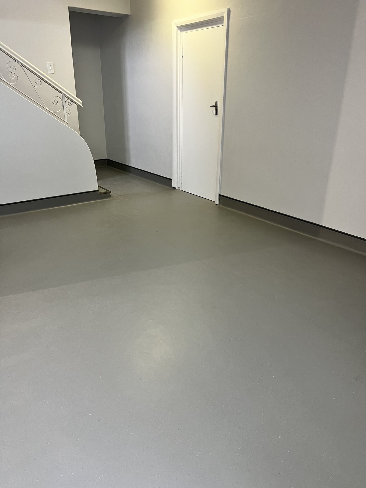 PUR-coated commercial vinyl and Como LVT at a Kenilworth veterinary clinic